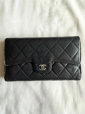 CHANEL Black Quilted Leather Wallet with Silver CC Logo